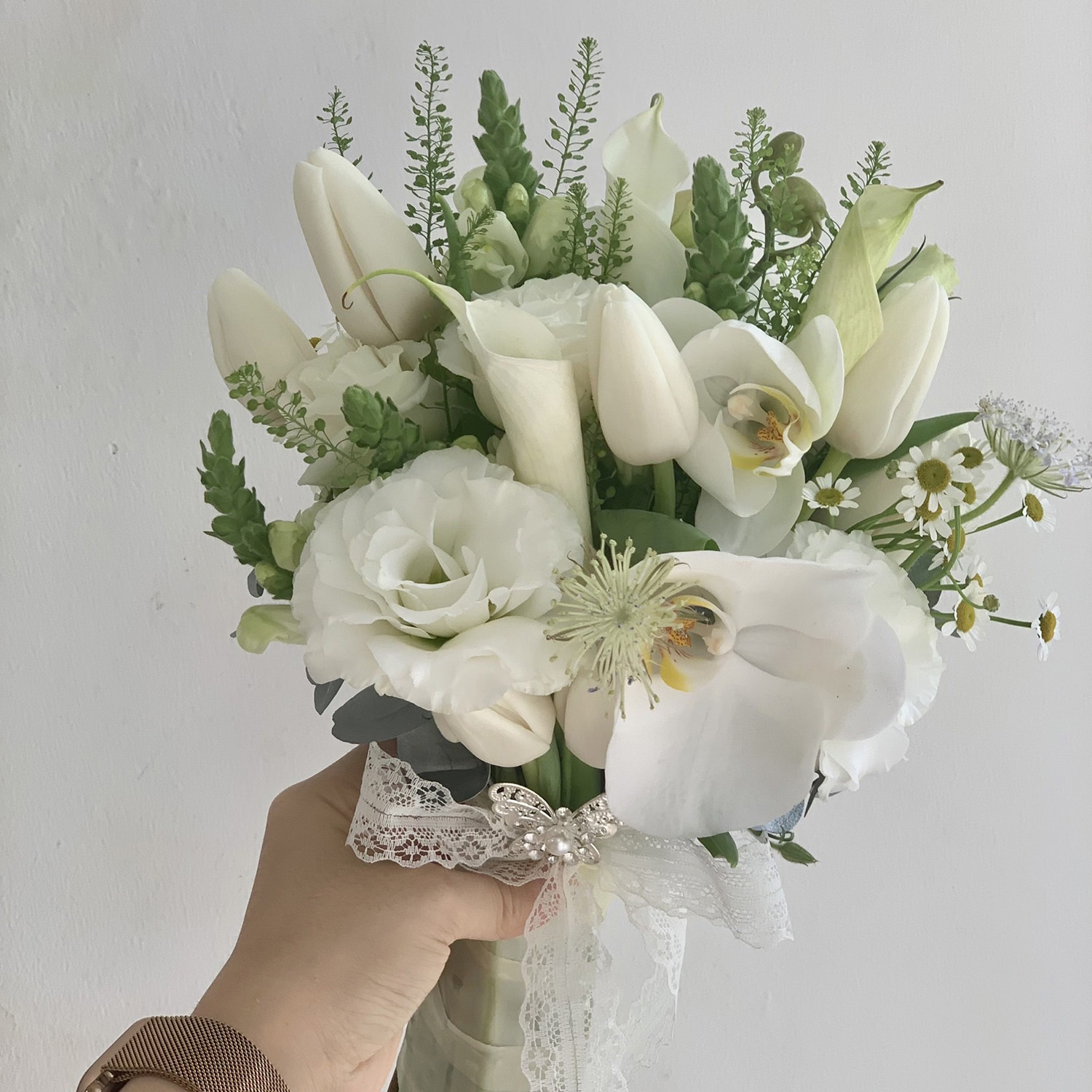 Bó hoa cưới tone trắng 800